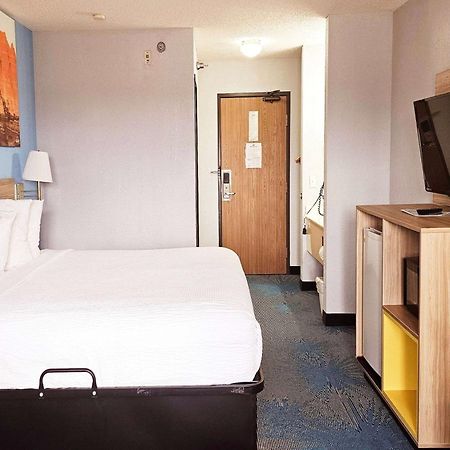 Days Inn By Wyndham Ozark Springfield Экстерьер фото