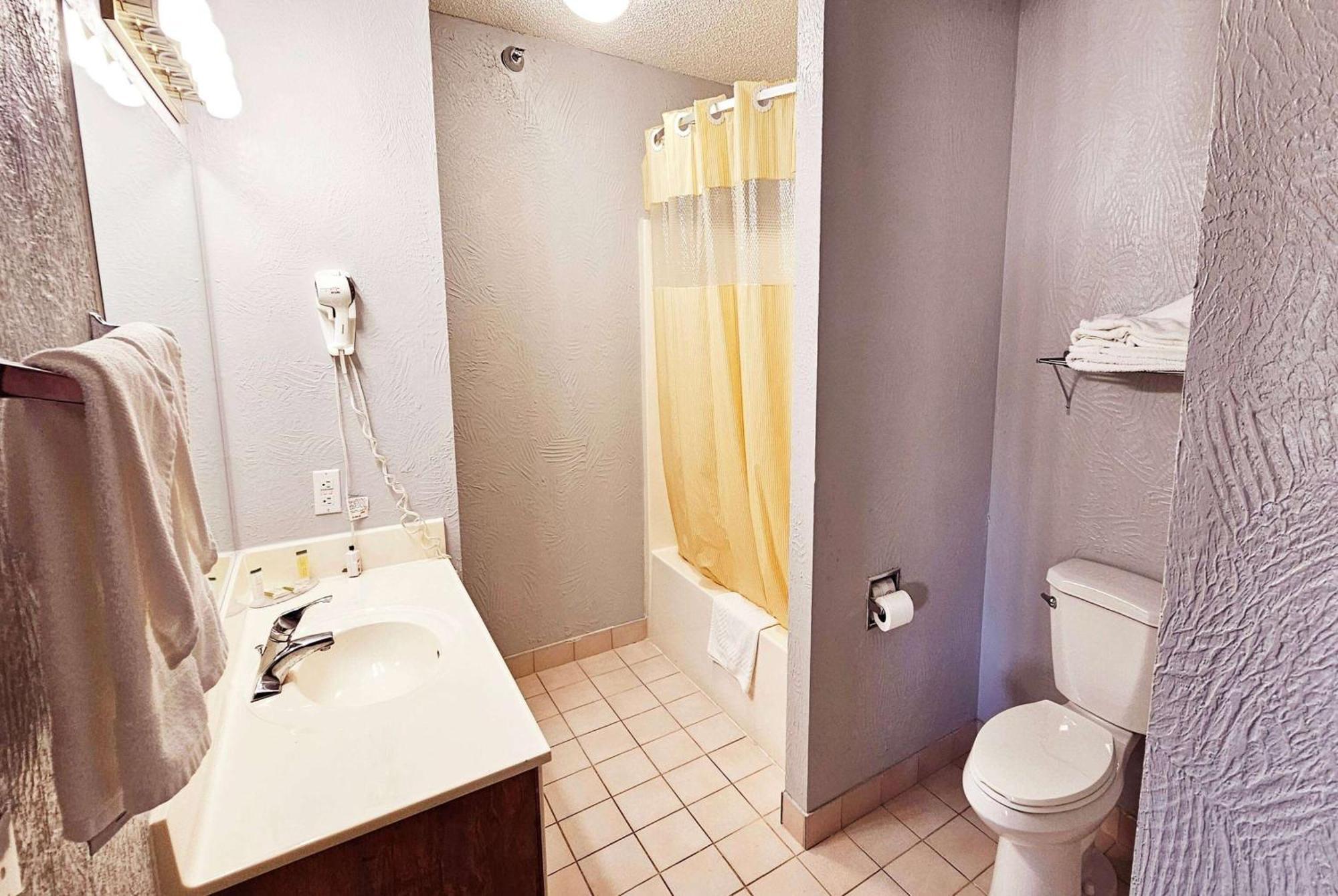 Days Inn By Wyndham Ozark Springfield Экстерьер фото