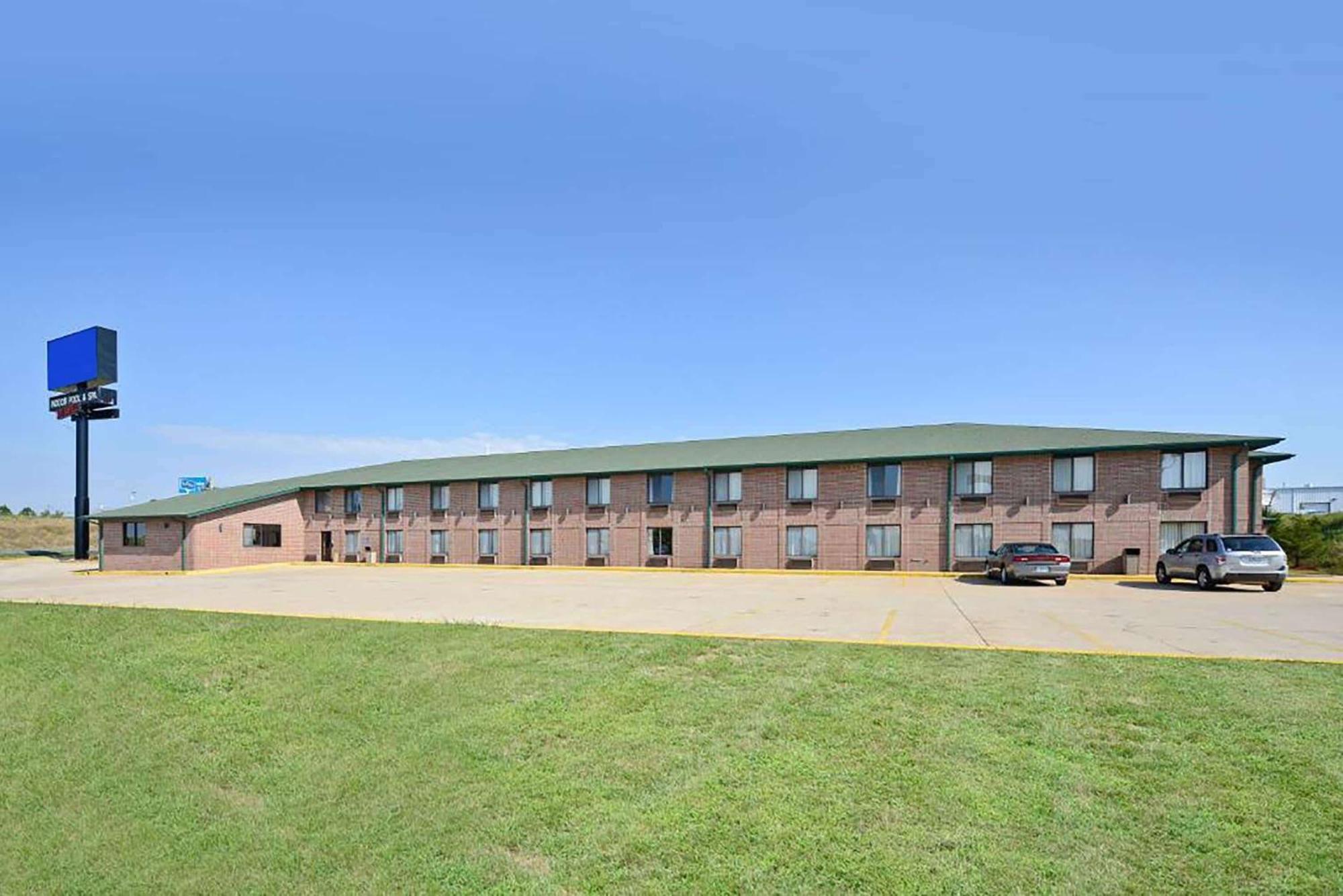 Days Inn By Wyndham Ozark Springfield Экстерьер фото